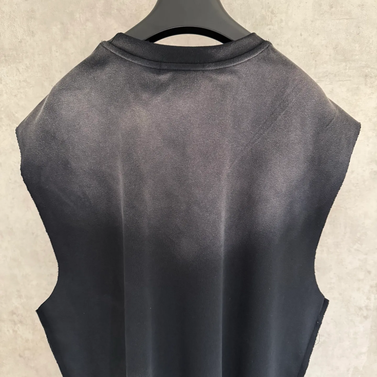 🅿️200 [Strict quality control] CH Crow Heart Sleeveless Round Neck T-shirt 320g heavy-duty composite fabric The upper body is wide and stylish Ice-feeling experience on the inside Waist side splicing tailoring Spray horse slip plus burning process The oversize version highlights the trendy design Size: L-4XL